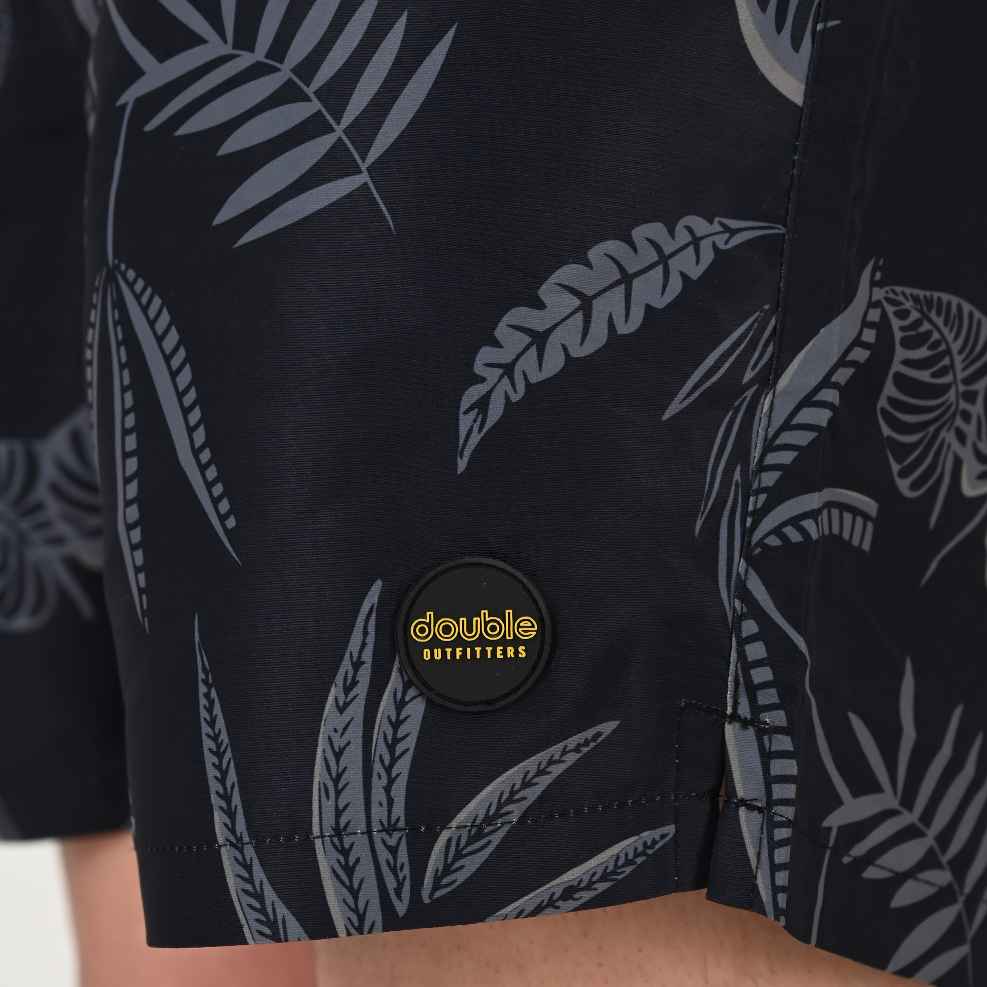 261MTS-8026 SWIM SHORTS (AOP) CC84 BLACK - Image 5