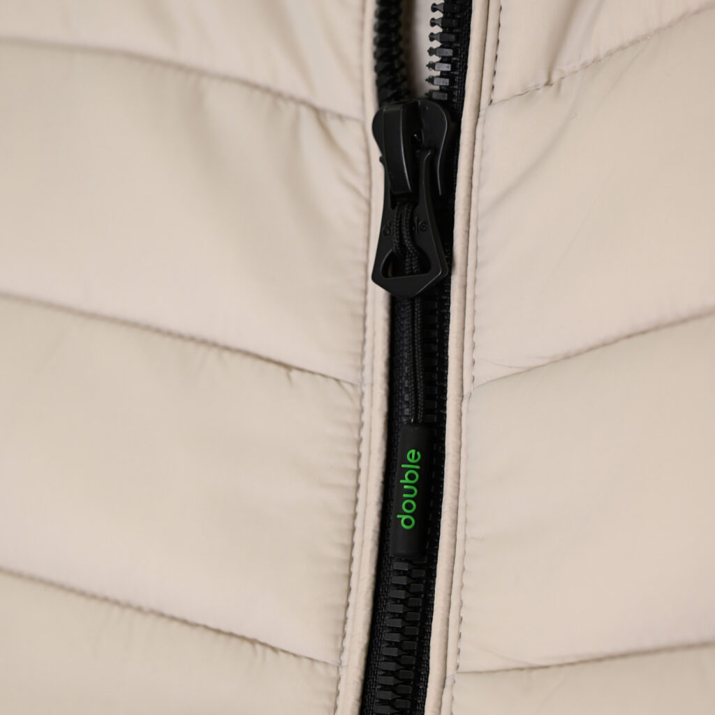 261SMJK-2082 JACKETS SLEEVELESS PADDED GREIGE