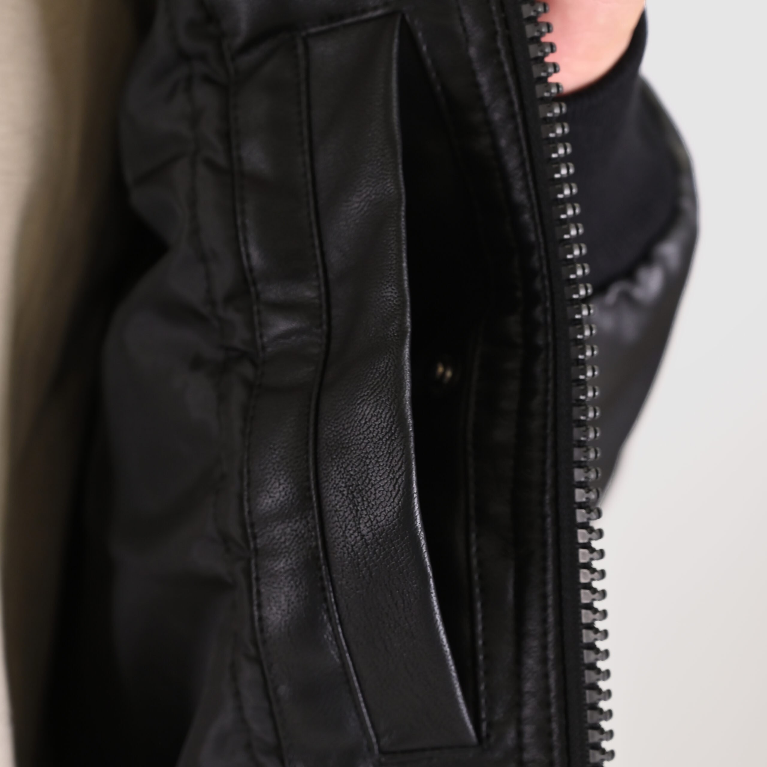 262MLJK-2110 BOMBER JACKETS PU LEATHER BLACK - Image 6