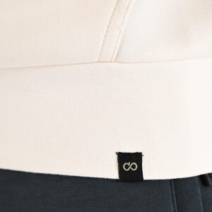 262MTOP-1143 HOODIE WITH CONTRAST HOOD LINING AND ENGRAVED PRINT (INTERLOCK) POLAR WHITE - Image 6