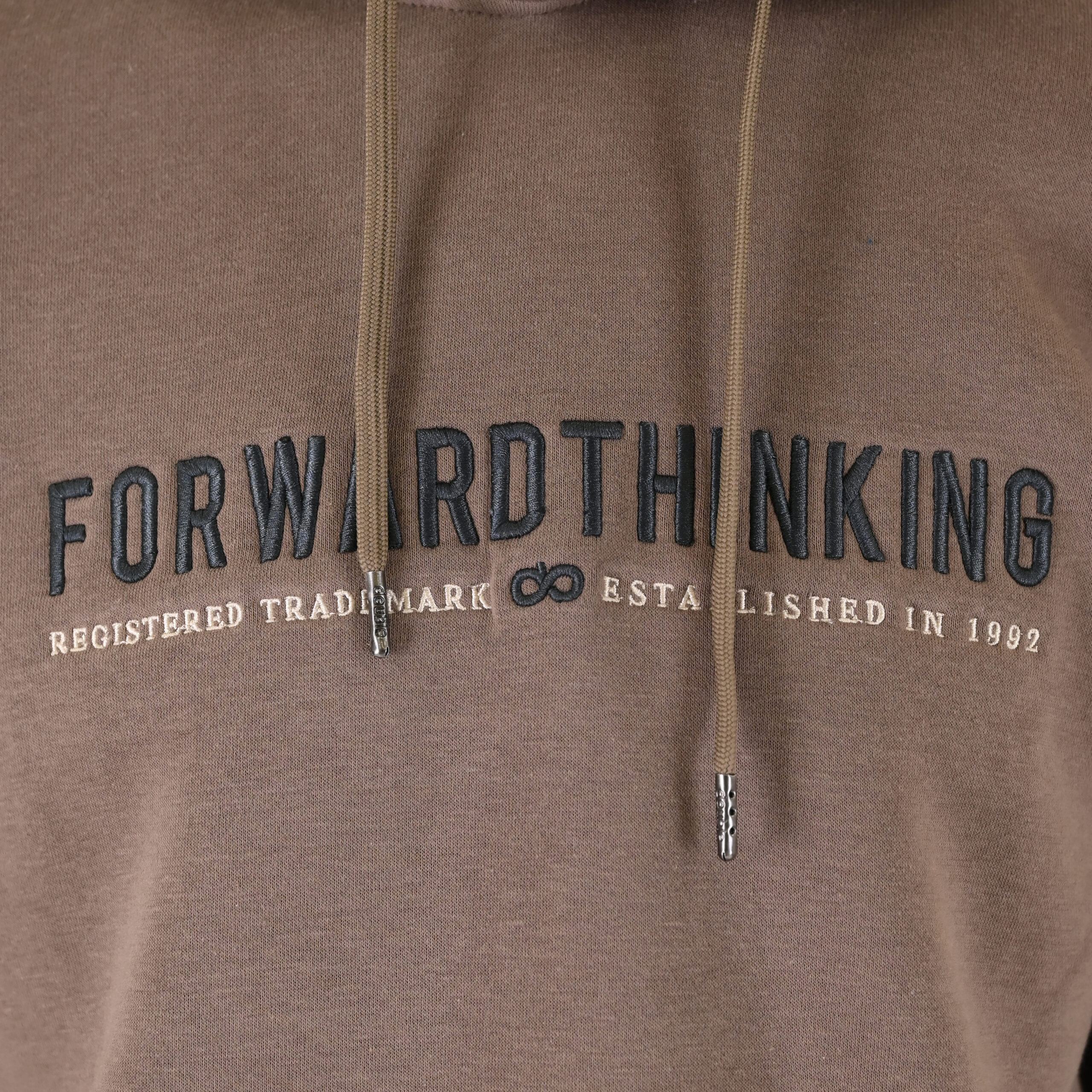 262MTOP-1144 HOODIE WITH 3D EMBROIDERY AND DENSE EMBROIDERY (BRUSHED FLEECE) TAUPE - Image 5