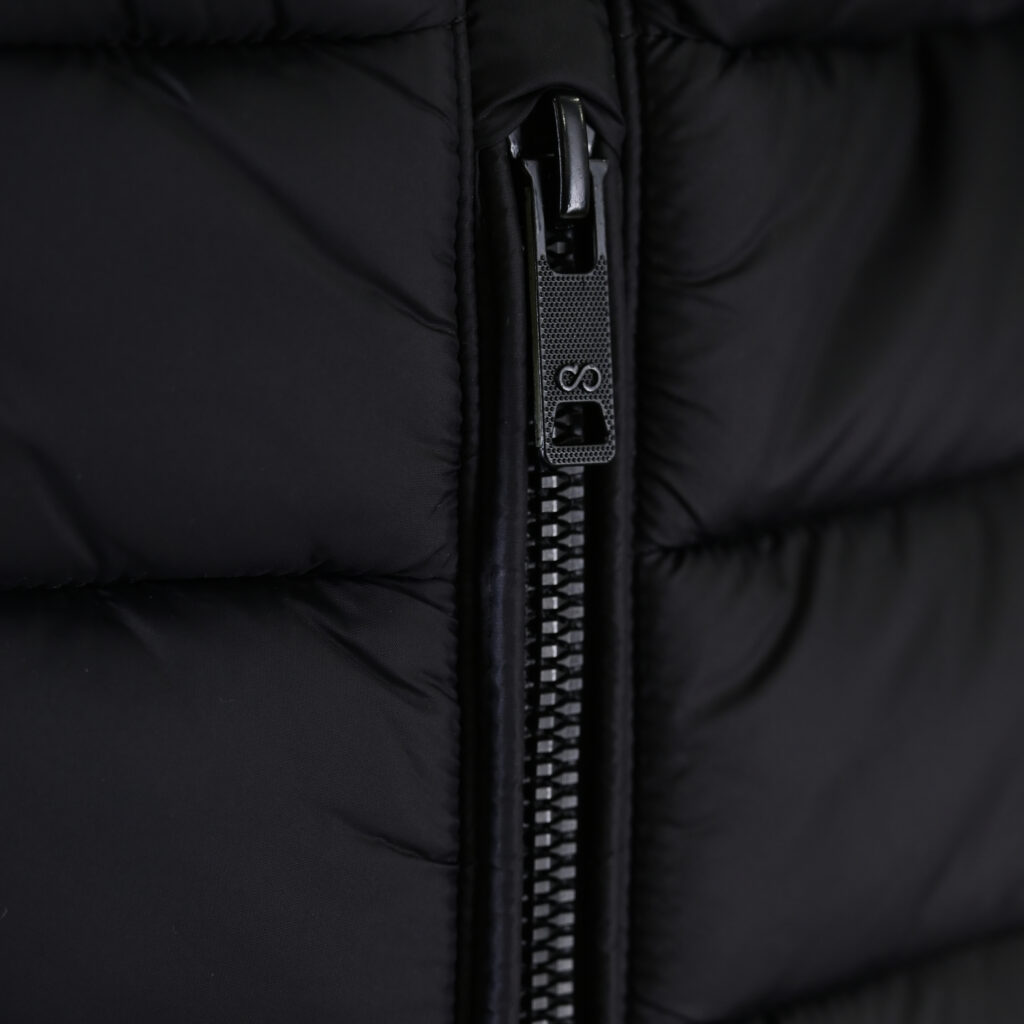 262SMJK-2104 JACKETS SLEEVELESS BLACK